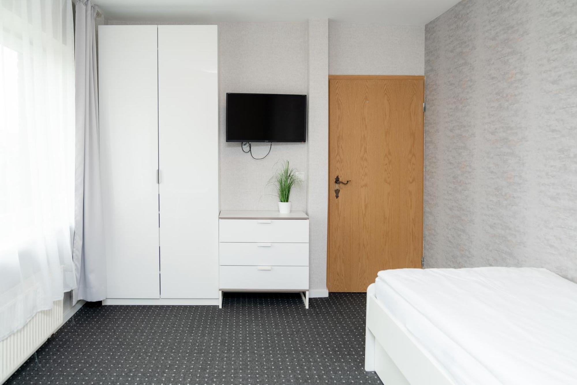 Hotel Zum Hahn Garbsen Extérieur photo