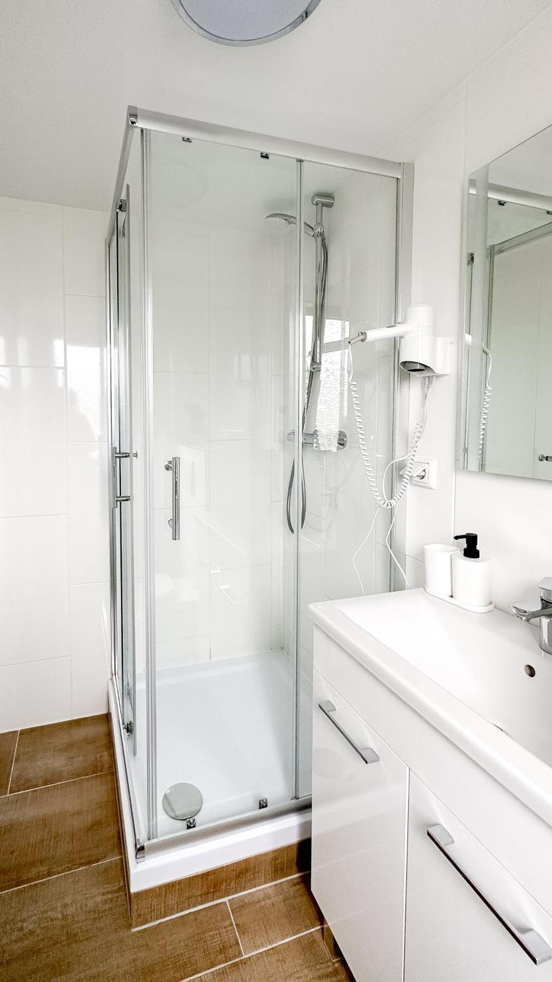 Hotel Zum Hahn Garbsen Extérieur photo